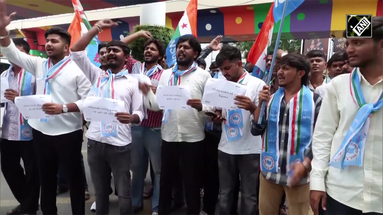 NSUI Protests In Ahmedabad Over &lsquo;Shuddhikaran&rsquo; Havan In Uttarakhand