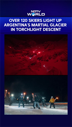 Over 120 Skiers Carrying Torches Descend Argentina&rsquo;s Martial Glacier