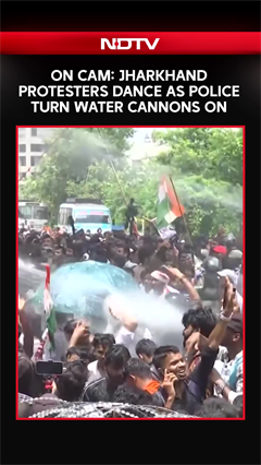 Jharkhand Paper Leak Protest | Ranchi Protesters Dance As Police Turn Water Cannons On