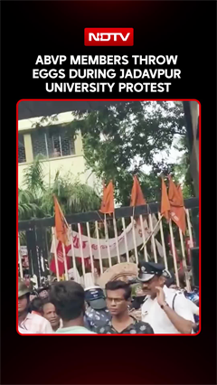 ABVP Members Throw Eggs During Jadavpur University Protest