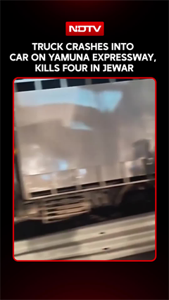 4 Killed As Truck Crashes Into Car On Yamuna Expressway In Jewar