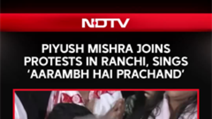 Actor Piyush Mishra Joins Protesting Students In Jharkhand, Sings 'Aarambh Hai Prachand'