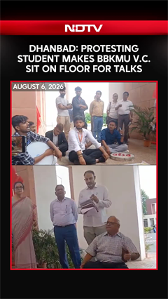 Jharkhand: Protesting Student Makes University VC Sit On The Floor For Discussion