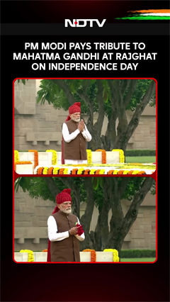 PM Modi Pays Floral Tribute To Mahatma Gandhi At Rajghat On Independence Day