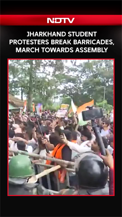 Jharkhand Student Protesters Break Barricades, Start Marching Towards Assembly