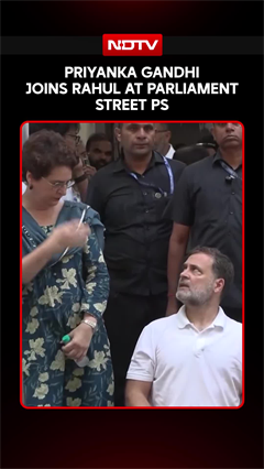 Priyanka Gandhi Joins Rahul Outside Parliament St. Police Station Over Student 'Pellet Gun' Injury