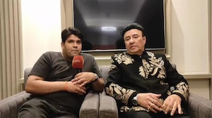 'संदेशे आते हैं' गाते वक्त भावुक हुए सिंगर अनु मलिक, सेना नौजवानों को अर्पित किया गाना
