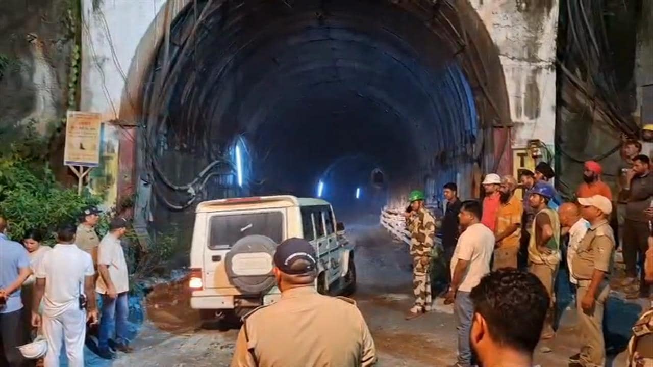 चमोली में टनल के अंदर घुसा पानी, 18 मजदूर फंसे