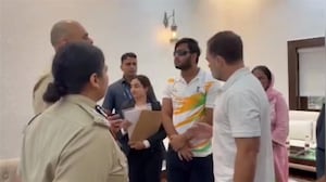 राहुल गांधी ने कहा- 'FIR नहीं हुई तो 6 महीने तक धरने पर बैठूंगा'