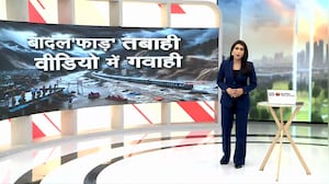 चमोली में कुदरत का कहर, पहाड़ से गिरे मलबे-पानी के सैलाब में बह गया पुल
