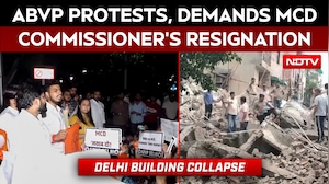 Delhi Building Collapse | ABVP Protest Over Building Collapse, Demand MCD Commissioner&rsquo;s Resignation