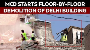 Delhi Demolition | Delhi Building Adjacent To Collapsed Structure Demolished Phase-Wise