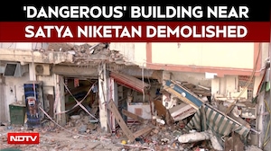 Delhi News | Demolition Resumes At Building Declared &lsquo;Dangerous&rsquo; Near Satya Niketan Collapse Site