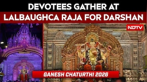 Lalbaugcha Raja Mumbai | Devotees Gather At Lalbaugcha Raja On Ganesh Chaturthi For Darshan