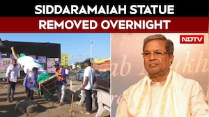 Karnataka News | Siddaramaiah Statue Installed Overnight, Removed By Officials