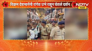 पोलीस अधिकाऱ्याचा VIP संस्कृतीला फाटा, विक्रम देशमानेंनी रांगेतून घेतले लालबागच्या राजाचे दर्शन