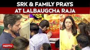 Shah Rukh Khan With Wife Gauri And Daughter Suhana Offer Prayers At Lalbaugcha Raja