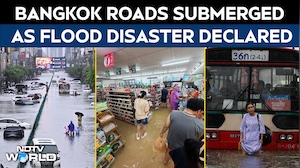 Bangkok Floods | Bangkok Shoppers Undeterred As Flooded Streets Turn to Rivers