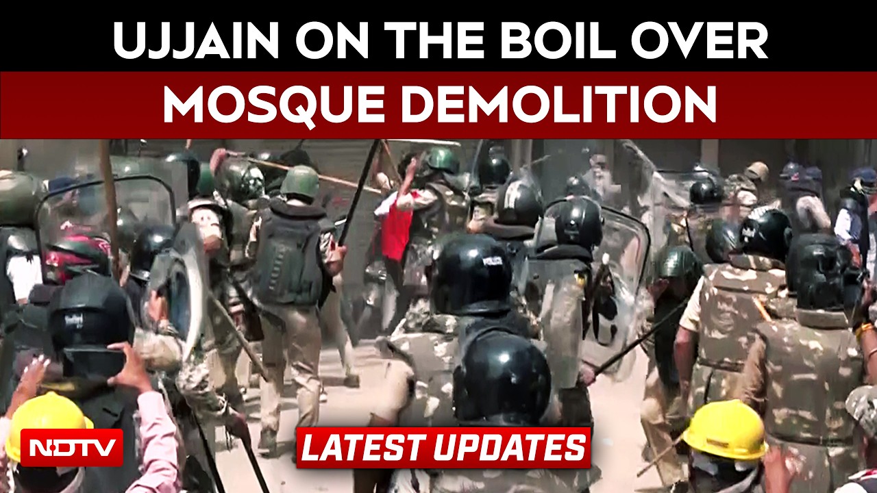 Ujjain Shahi Masjid Row: Tear Gas, Lathi Charge After Clashes Over Road Widening | Latest Updates