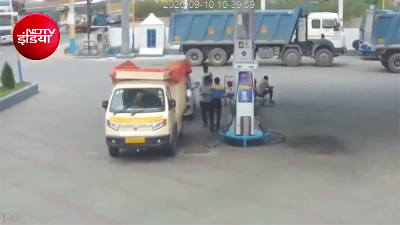 धड़धड़ाती हुई आई बस, सीधे पेट्रोल पंप में घुसी... CCTV में कैद हुआ हादसा