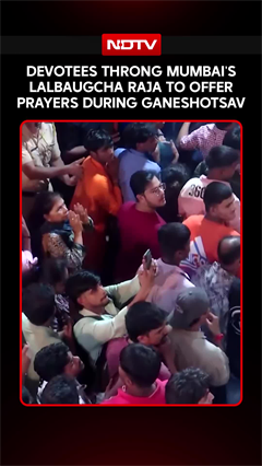 Devotees Throng Mumbai's Lalbaugcha Raja To Offer Prayers During Ganeshotsav