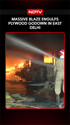 Delhi Fire | Major Fire Breaks Out At Plywood Warehouse In East Delhi's New Ashok Nagar
