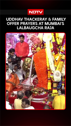 Uddhav Thackeray & Family Offer Prayers At Mumbai's Lalbaugcha Raja