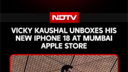 Vicky Kaushal Unboxes New iPhone 18 At Mumbai Apple Store