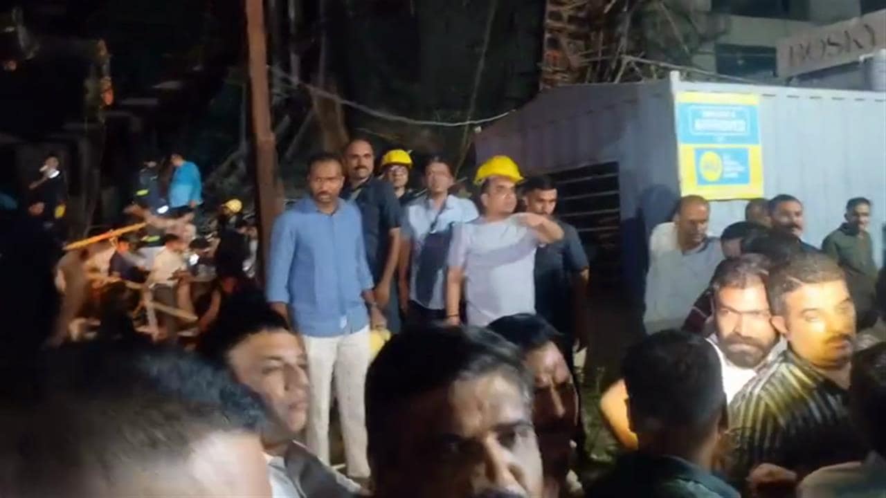 गांधीनगर में बड़ा हादसा, क्रेन गिरी, कई मजदूरों के दबने की आशंका