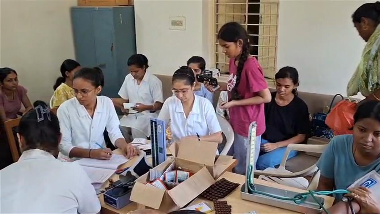 गुजरात में खाना खाने के बाद हॉस्टल की 200 छात्राओं की बिगड़ी तबीयत