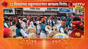 Pune Ganepati Visarjan | पुण्यात बाप्पाच्या विसर्जन मिरवणुकीत कलाकाराच्या ढोलपथकाचं वादन | NDTV