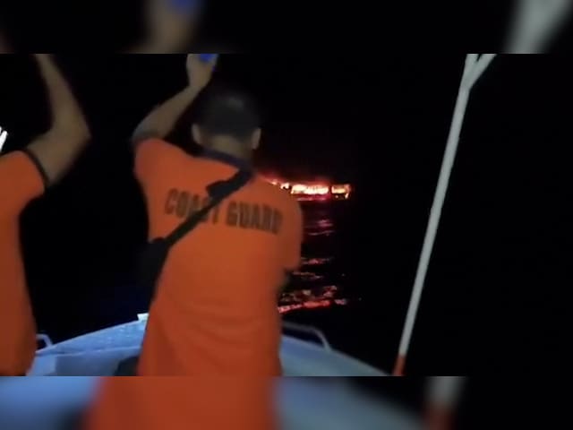 Philippines Ferry Fire: बोट में लगी भीषण आग,5 की मौत और कई लापता