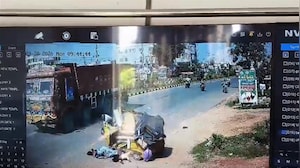 ट्रक-ऑटो रिक्&zwj;शा की आमने-सामने की भीषण टक्&zwj;कर, 2 लोगों की मौके पर ही मौत