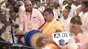'ढोलक बजाई, जमकर झूमे...', राधा अष्&zwj;टमी पर भक्ति में लीन हुए बंगाल के CM शुभेंदु अधिकारी
