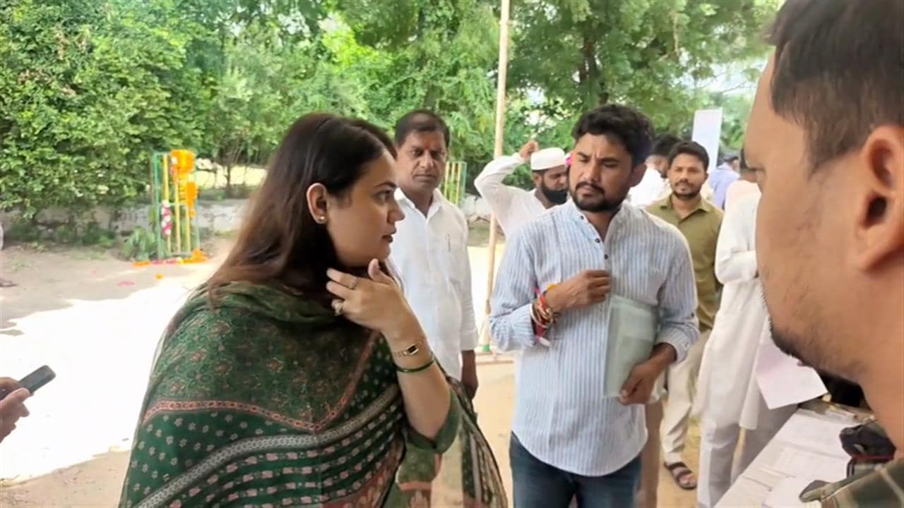 IAS टीना डाबी ने नगर निकाय चुनाव के नामांकन में संभाला मोर्चा