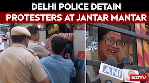 Jantar Mantar Protest | Delhi Police Detain Protesters From Outside Parliament Street Police Station