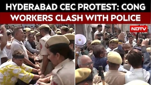 Congress Workers Jump Barricades, Several Detained Near Hyderabad Lok Bhavan | CEC Protest