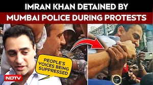 Imran Khan Detained | Imran Khan Detained By Mumbai Police During Protest