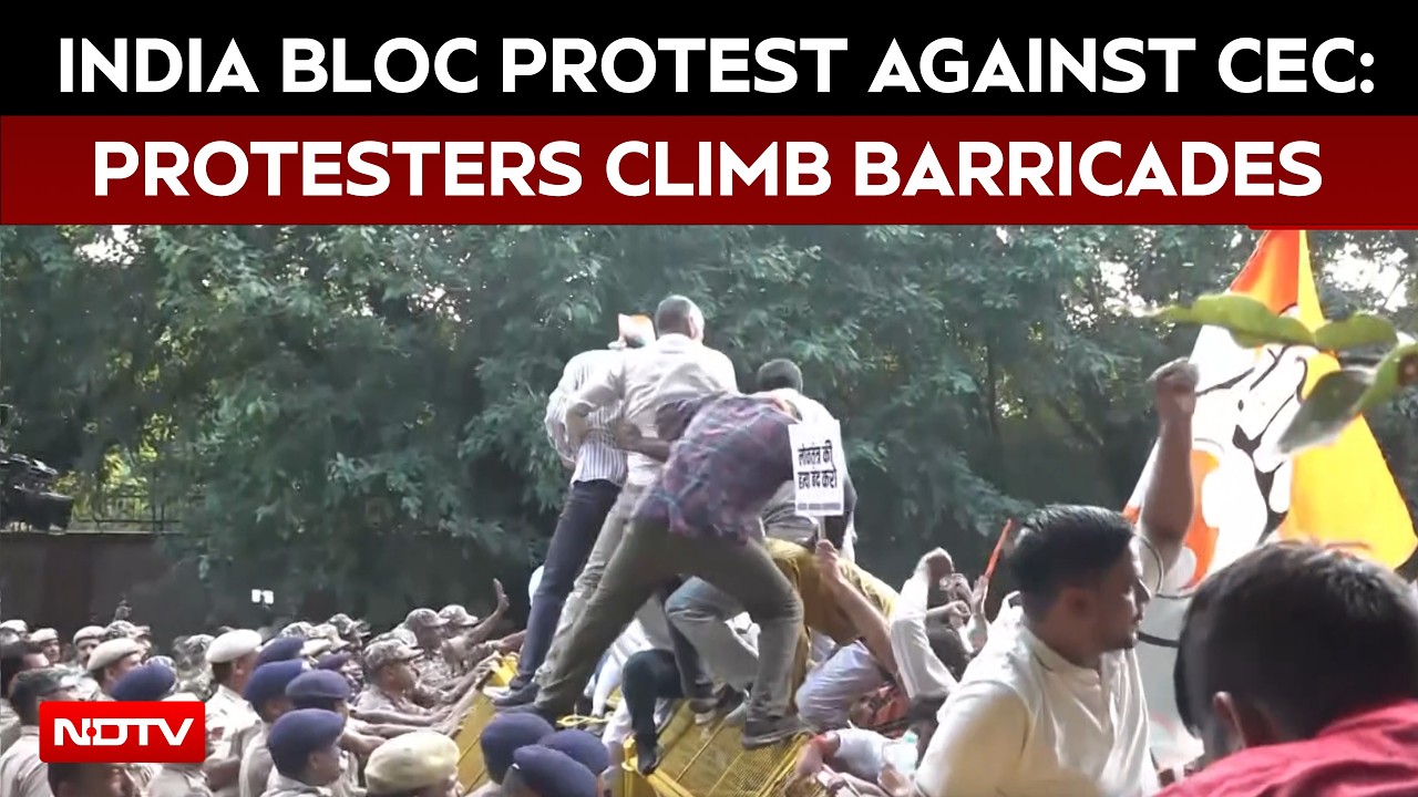 INDIA Bloc Protest Against CEC: Protesters Climb Barricades Near Barakhamba Road