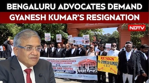 Bengaluru Advocates Protest Outside Karnataka High Court, Demand Gyanesh Kumar's Resignation