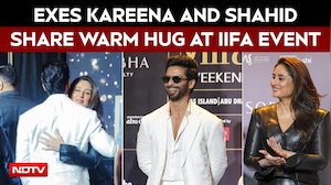 Kareena Kapoor And Shahid Kapoor's Share Warm Hug At IIFA Event