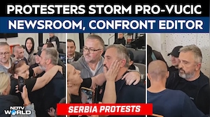 Serbia Student Protests | Supporters Storm Pro-Vucic TV Newsroom, Confront The Editor