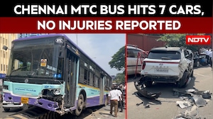 Chennai Bus Accident | Bus Hits 7 Cars Outside Madras HC, No Injuries As Brake Failure Suspected