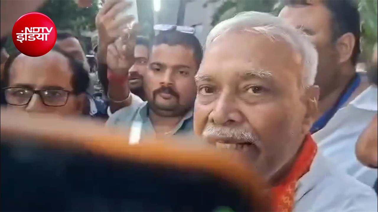 दरभंगा MLC चुनाव: सियासी प्रतिद्वंद्वी मिले गले, जीत पर BJP प्रत्याशी ने की RJD उम्मीदवार की तारीफ