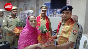 Agra: IPS अधिकारी को देख छलका बुजुर्ग महिला का दर्द, गले लगकर बोलीं- अब आप ही हमारा सहारा