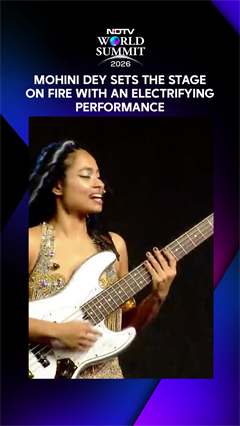 Mohini Dey Sets The Stage On Fire With An Electrifying Performance