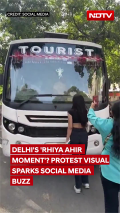 Video: Delhi's 'Rhiya Ahir Moment'? Protester's Stand-Off With Police Bus Goes Viral