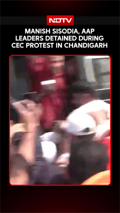 Manish Sisodia, AAP Leaders Detained During Protest Over CEC Row In Chandigarh | ECI Protest