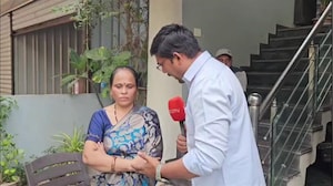 'मेरे बच्चे को कुछ हुआ तो देख लेंगे...' अभिजीत दीपके को हिरासत में लिए जाने पर माता-पिता ने क्या कहा?
