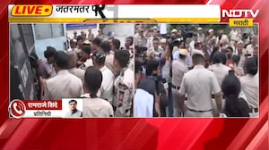 Jantar Mantar वर पोलिसांकडून आंदोलकांची धरपकड, Abhijit Dipke यांना पोलिसांनी घेतलं ताब्यात । NDTV